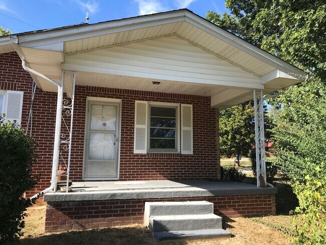 Building Photo - Spacious 3-Bedroom Home in the Heart of Baxter | Basement + Wrap-Around Driveway