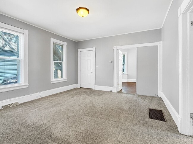 Building Photo - 828 9th St NW