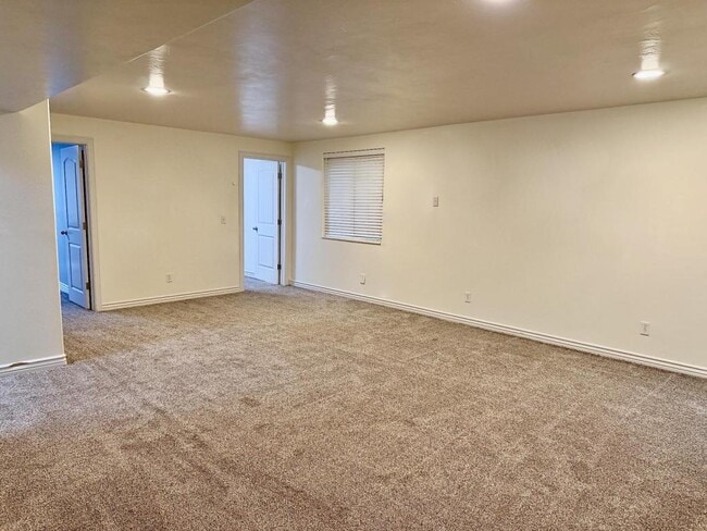 Building Photo - 3518 E Pearce Dr