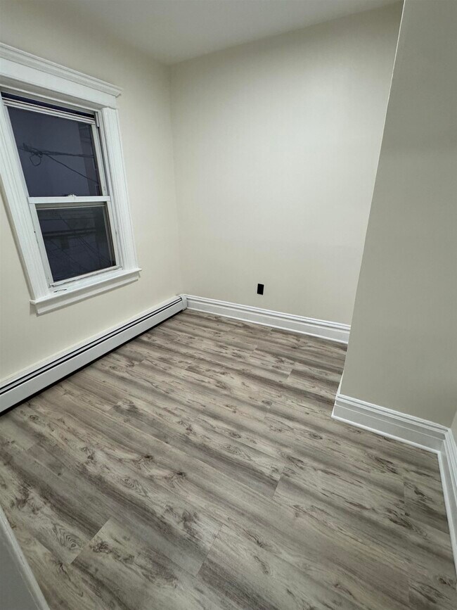 Building Photo - 1417 6th St