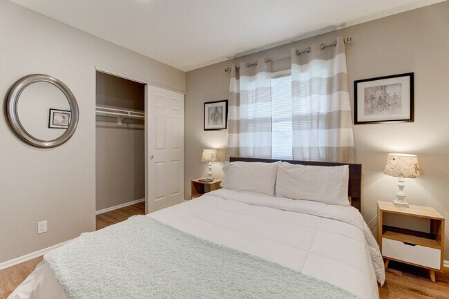 Building Photo - 2421 Saratoga Rd