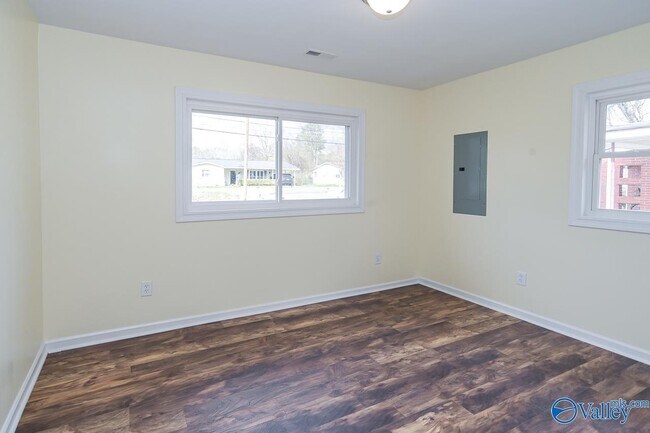 Building Photo - 2423 Medaris Rd NW