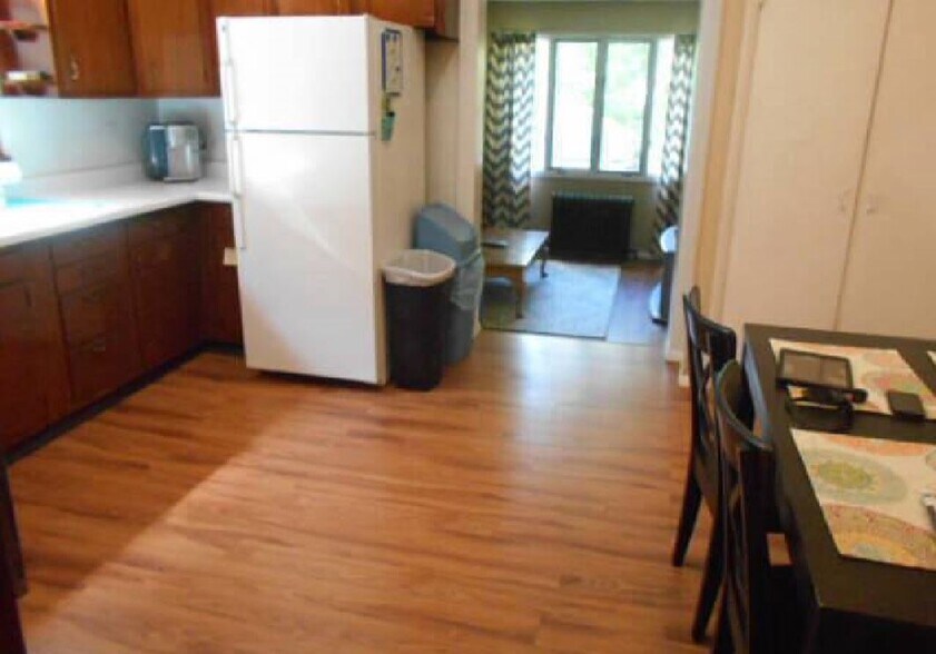 Building Photo - 130 Ridgeway St