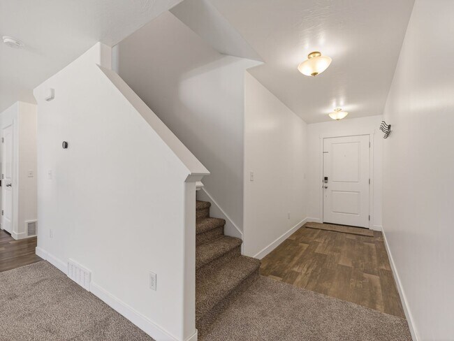 Building Photo - 98 E Harmony Ct