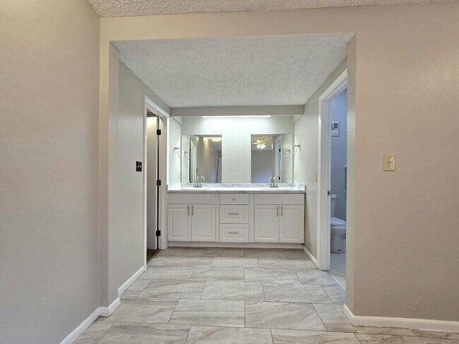 Building Photo - 4604 Dillwyn Dr