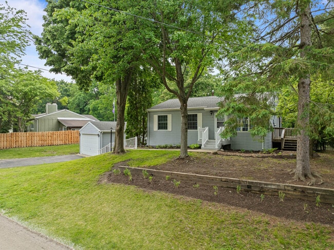 Building Photo - 438 Sylvan Dr