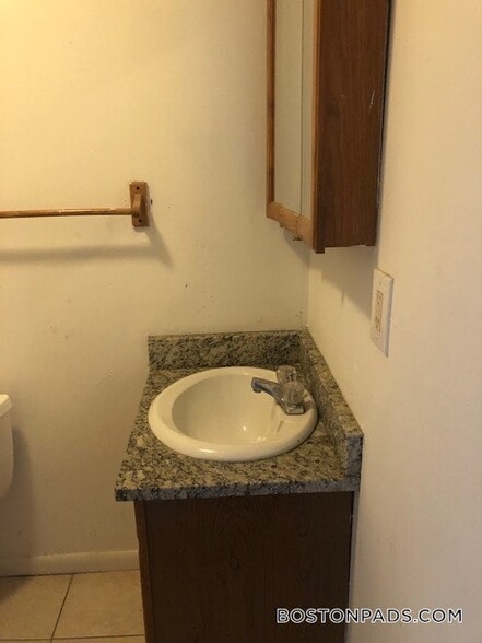 Building Photo - 39 Beacon St