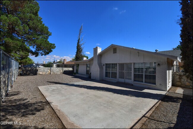 Building Photo - 1739 Russ Randall St