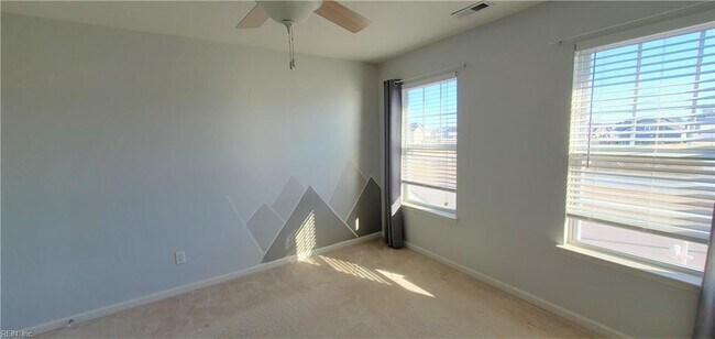 Building Photo - 2145 Bellflower Wy