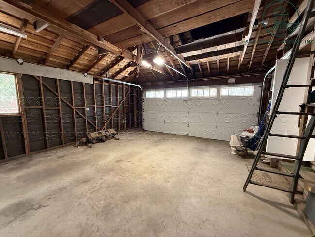 Building Photo - Recently Updated Three Bedroom Upper Hatton Fields Home