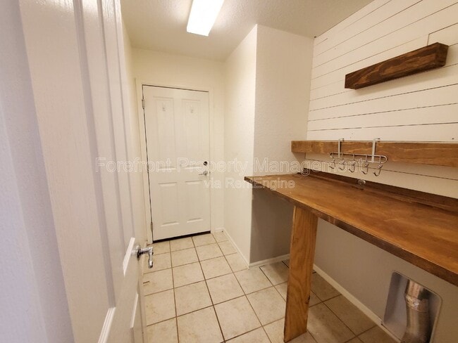 Building Photo - 555 Planters Pass