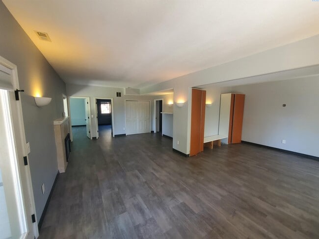 Building Photo - North Richland For Rent