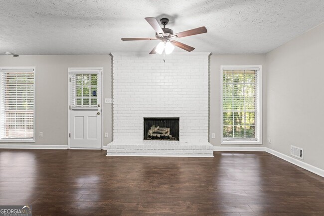 Building Photo - 115 Club Cir