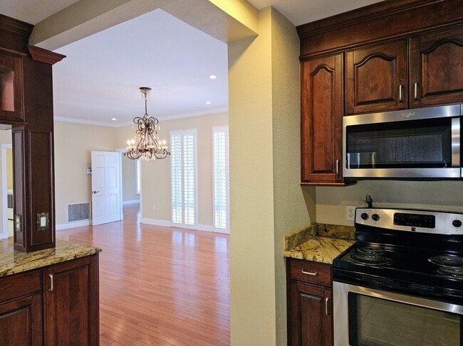 Building Photo - 124 Giralda Blvd NE