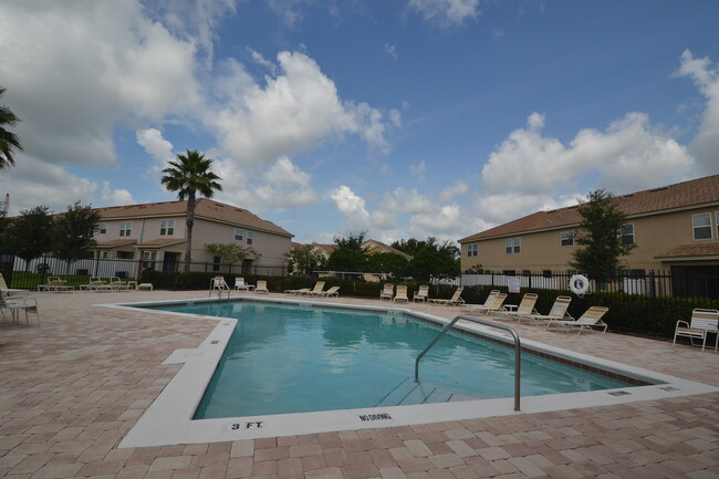 Building Photo - Gorgeous 3/2.5 Townhome in East Orlando ~ ...