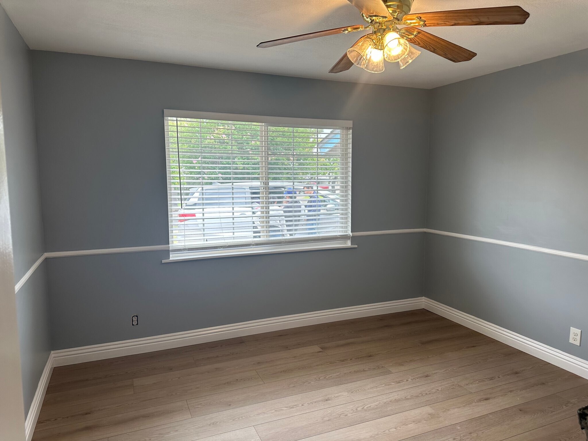 Building Photo - 1050 W La Deney Dr