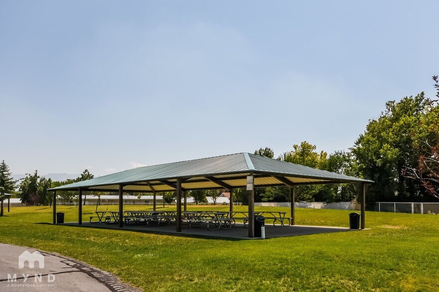 Building Photo - 1404 N 2475 W