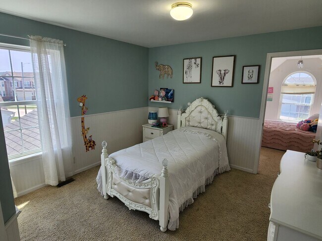 Building Photo - Kenosha 4 bedroom home