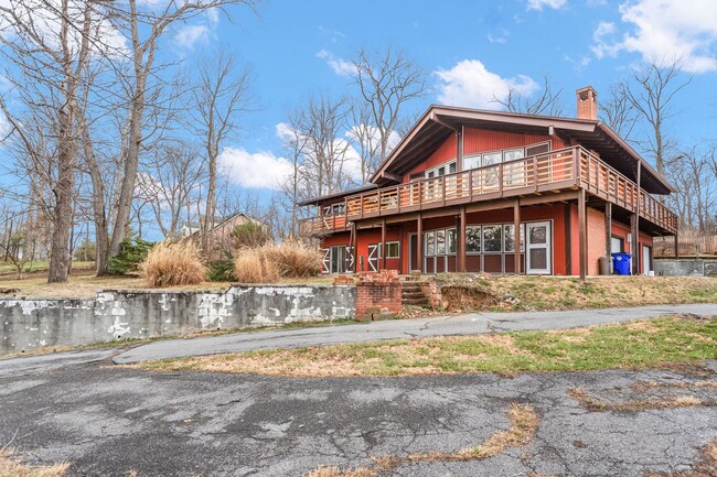 Primary Photo - Mid-Century Lodge Home in Frederick with 6...