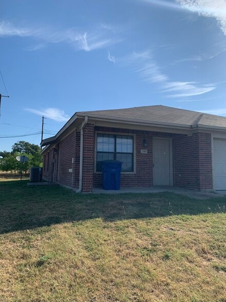 Building Photo - 2916 Ashley Dr