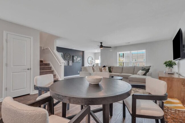 Building Photo - 321 Dogwood Cir