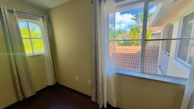 Building Photo - 1094 Redwood St