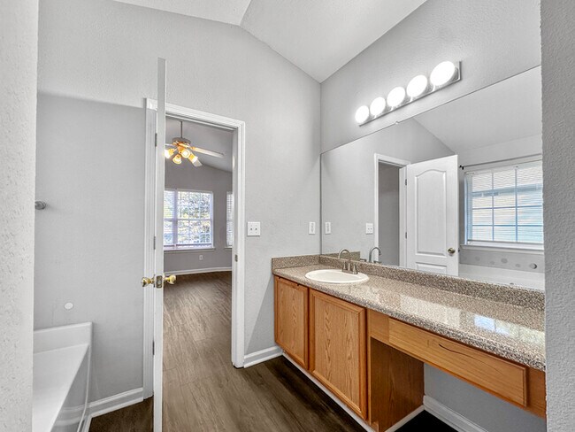 Building Photo - Beautiful Townhome for Lease in Covington