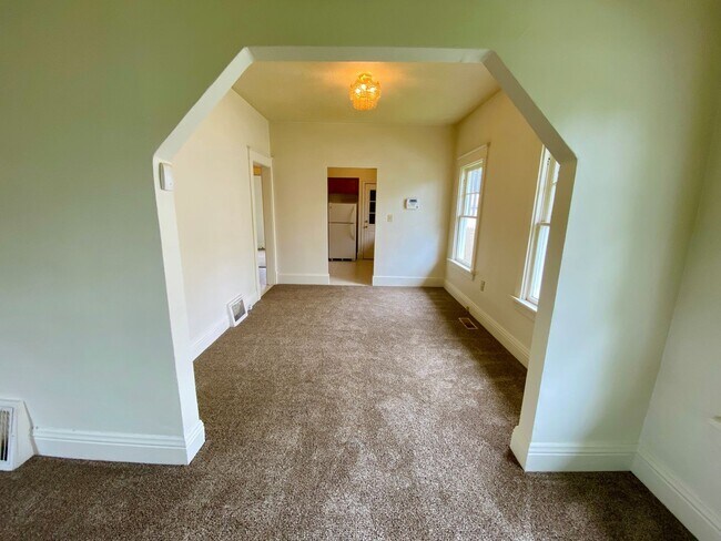 Building Photo - Welcoming Wilshire Heights Ranch Home for ...