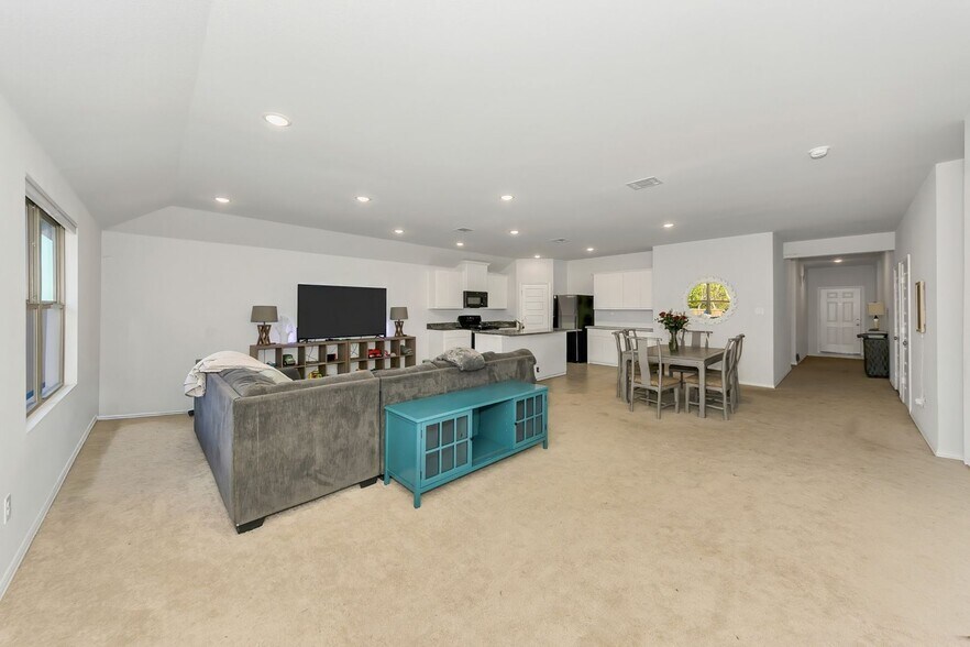 Building Photo - 2213 Pacific Ave