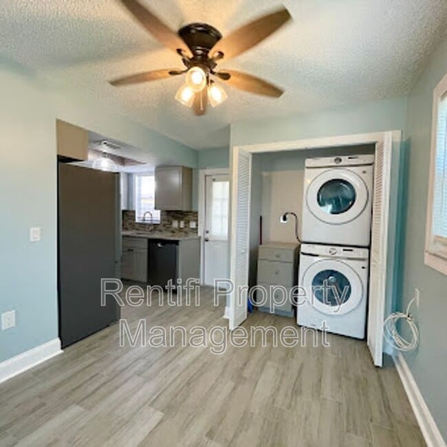 Building Photo - 17325 Whitewater Ct