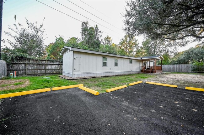 Building Photo - 15511 Cypress Garden Dr