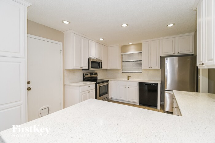 Building Photo - 8801 Coventry Ct