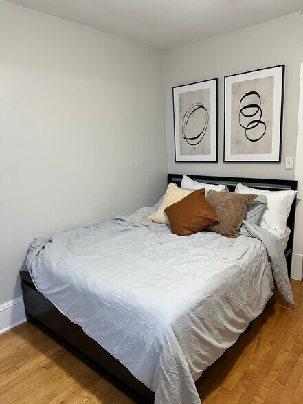 Building Photo - 800 37th Ave NE