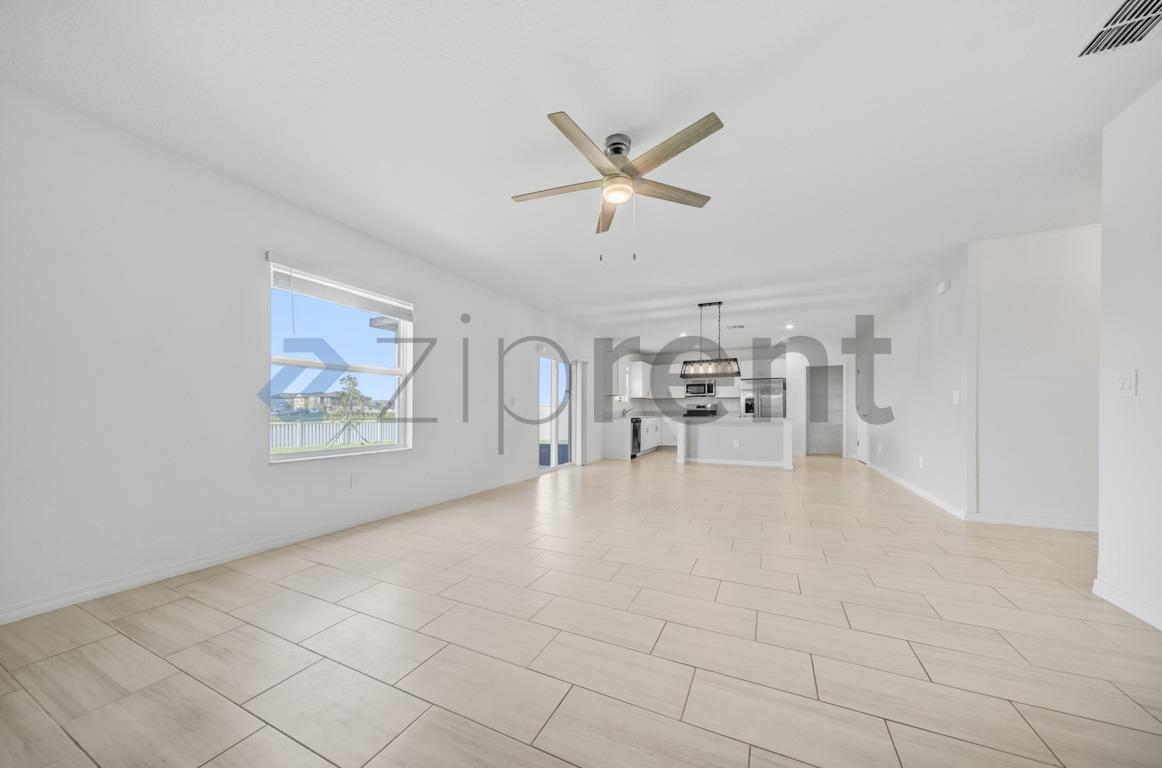 Building Photo - Unit