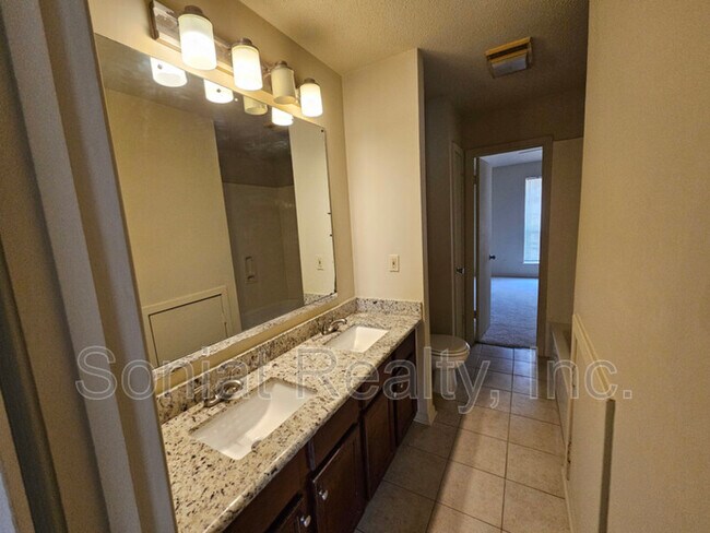 Building Photo - 345 Deckbar Avenue, D