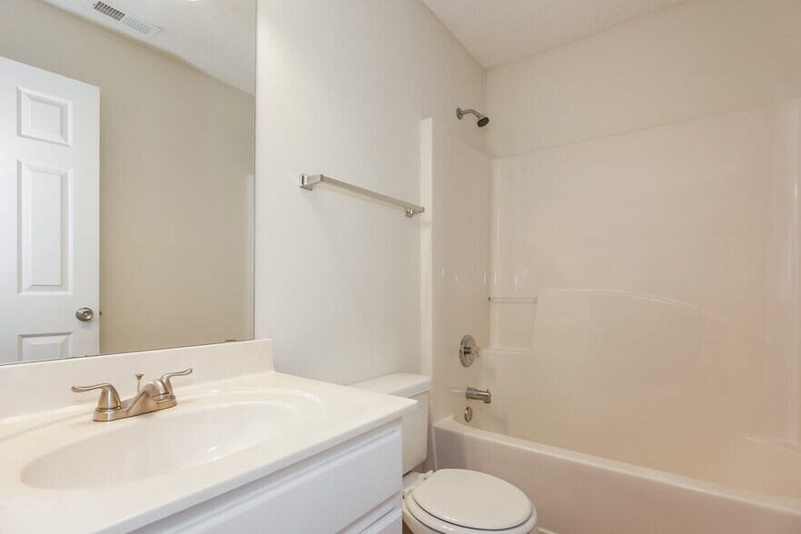 Building Photo - 2033 Stargrass Ct