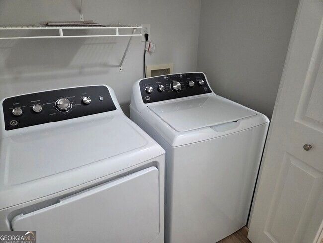 Building Photo - 14 Huntington Dr