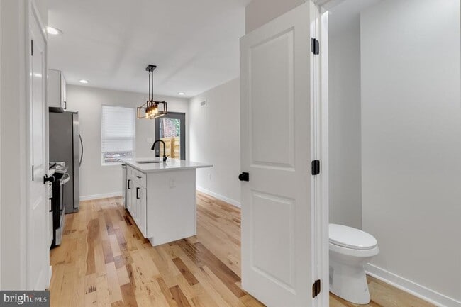 Building Photo - 2039 E Letterly St