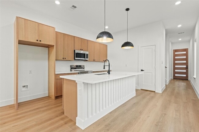 Building Photo - 3521 S Harwood St