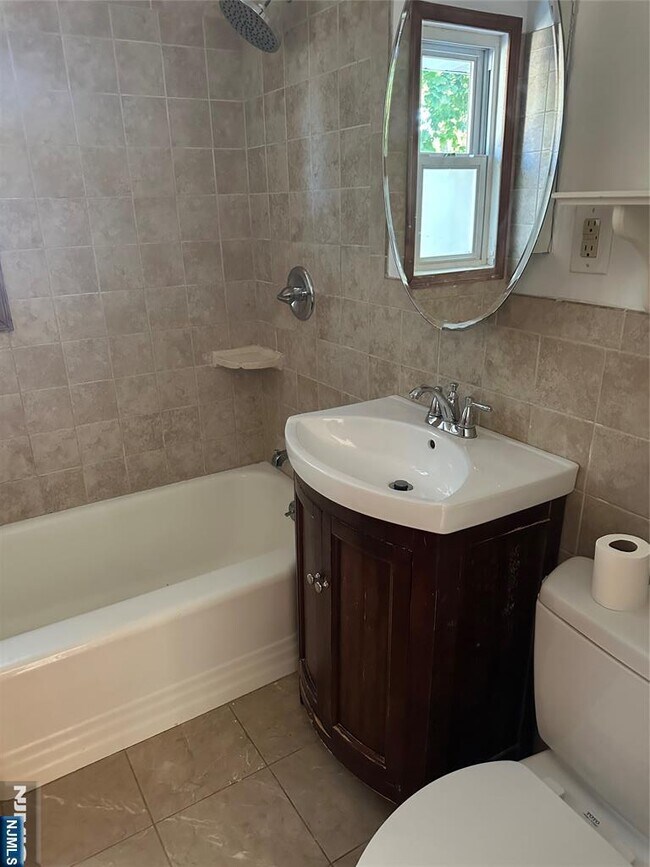 Building Photo - 679 Midwood Rd