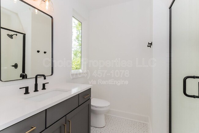 Building Photo - 422 Sylvania Ave