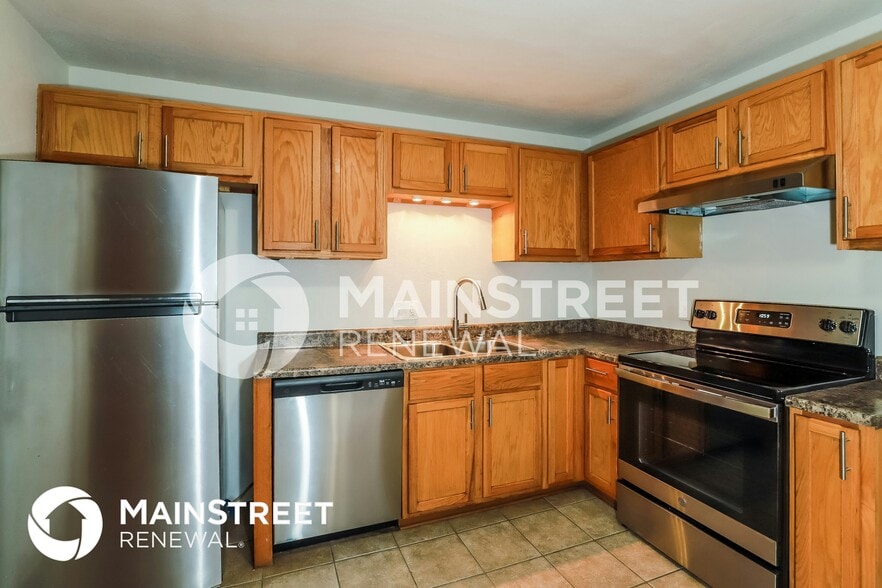 Building Photo - 6412 N Forest Ave