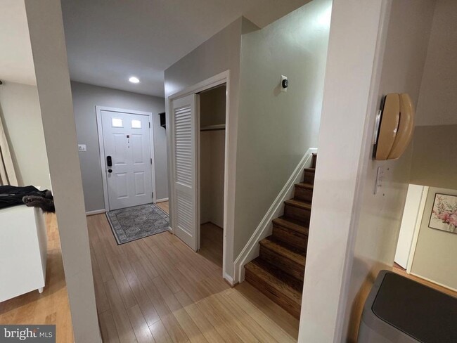 Building Photo - 8140 Drayton Ln