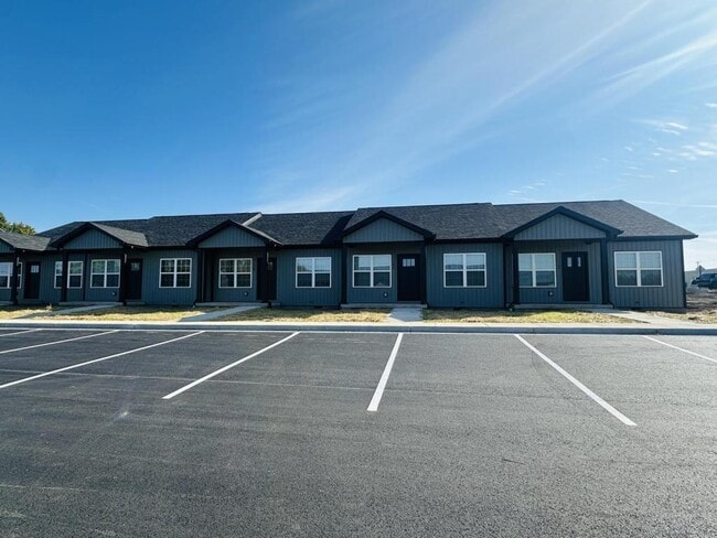 Building Photo - 116 Pinehurst Dr