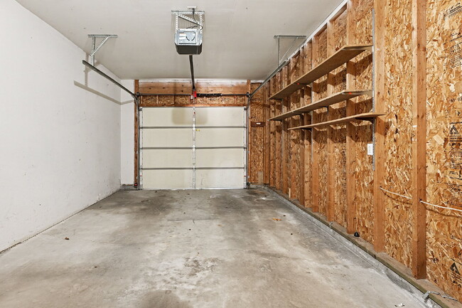 Building Photo - 2 bedroom Duplex for Rent - $1250/Month