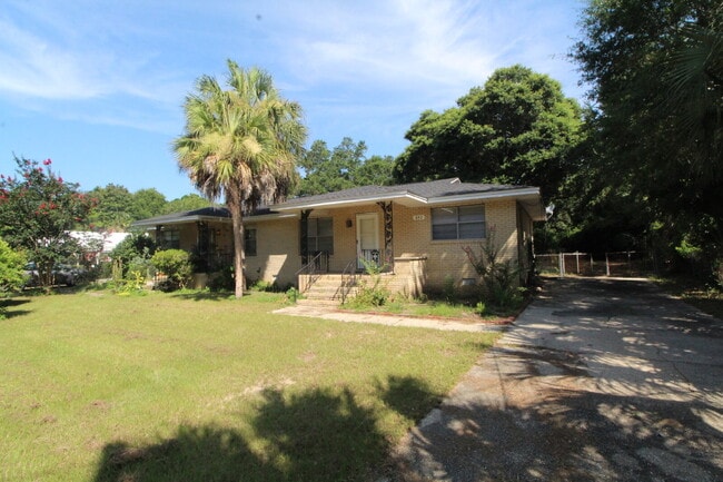 Building Photo - Updated 2BD/1BA Duplex in NE Pensacola