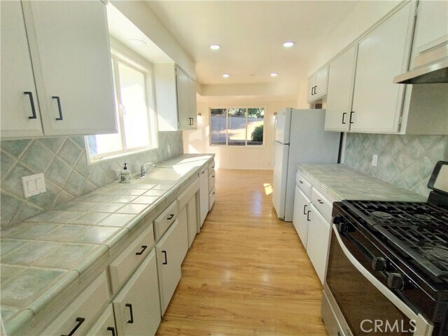 Building Photo - 374 Grand