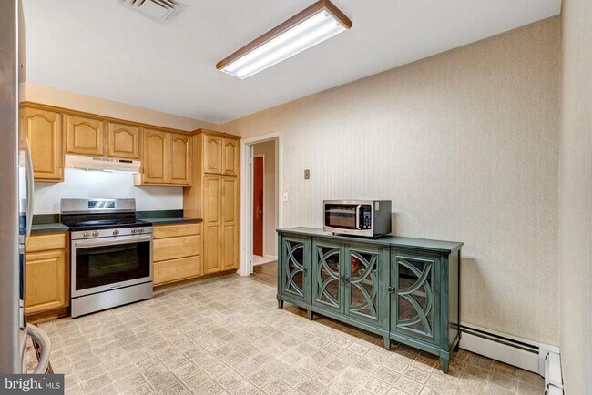 Building Photo - 5315 Summit Dr