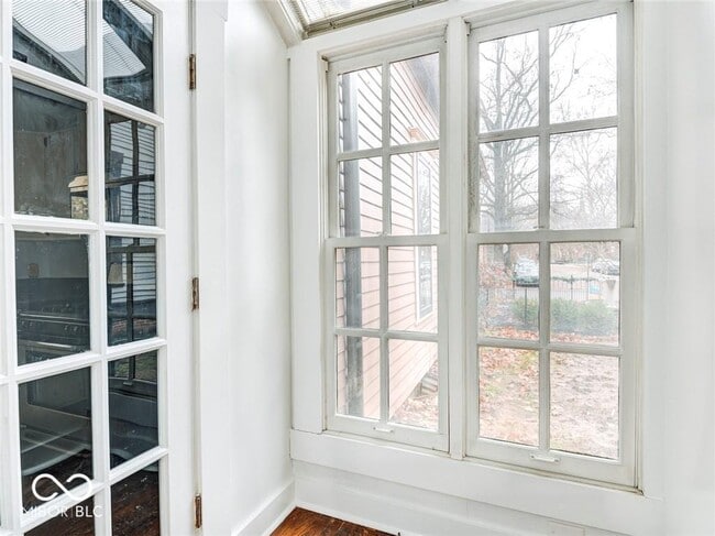 Building Photo - 321 N Park Ave