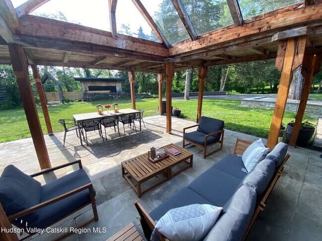 Building Photo - 16 Spring Rd